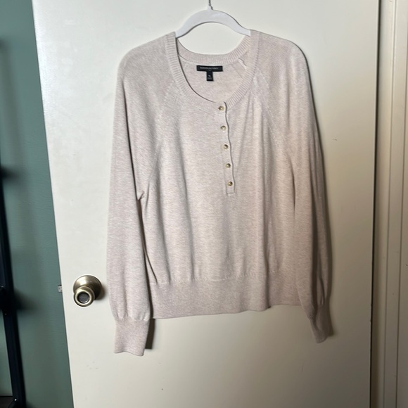 Banana Republic Sweaters - NWOT Banana Republic Sweater